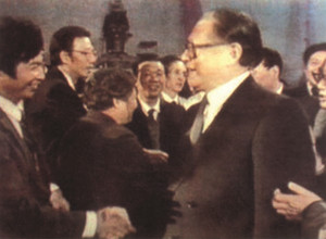 <b>中共中央原总书记江泽民亲切接见吴东魁</b>